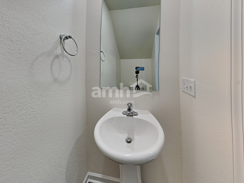 Building Photo - 6072 Mason Tucker Dr