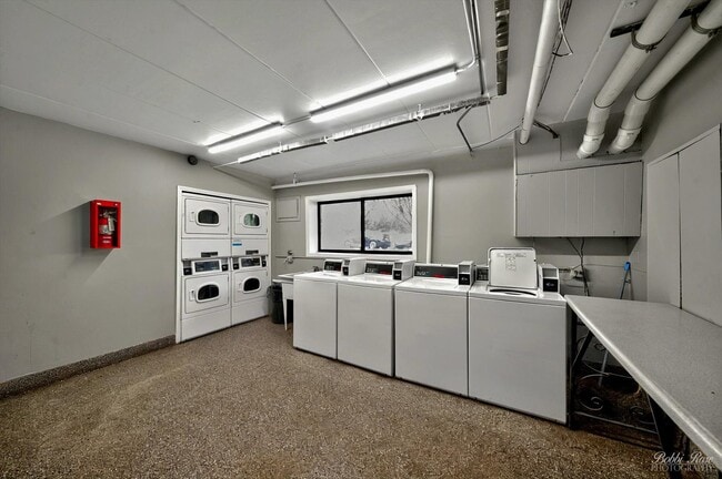 Building Photo - 134 E Bailey Rd