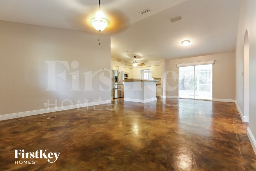 Building Photo - 1009 Lasseter St