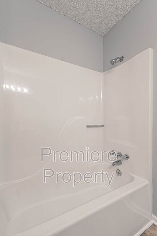 Building Photo - 604 NE Mimosa Dr