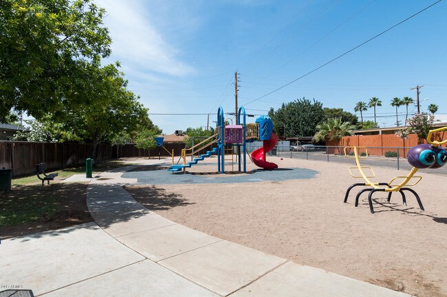 Building Photo - 4646 N 11th Ave