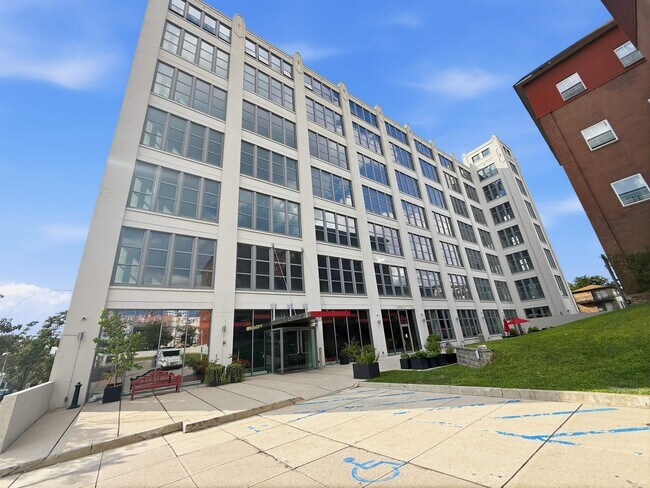 Building Photo - 50 Dey St