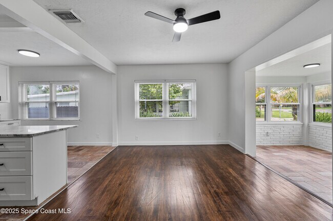 Building Photo - 509 E Fee Ave