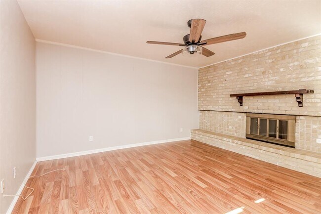 Building Photo - 1840 Paxton Dr