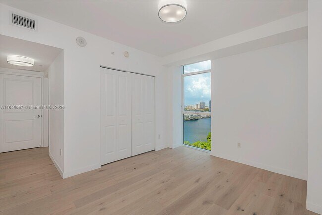 Building Photo - 400 Sunny Isles Blvd