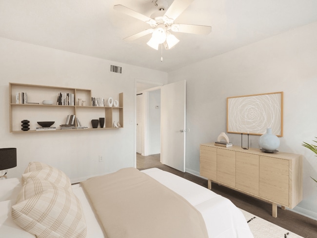 Building Photo - Rivercrest Racquet