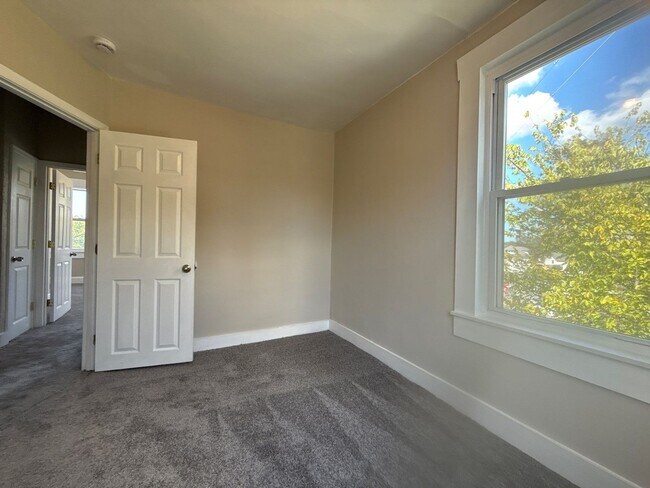 Building Photo - Beautiful Three-Bedroom Home In Baltimore