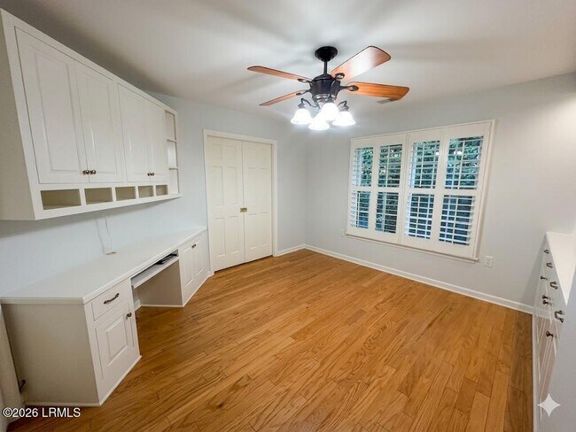 Building Photo - 1305 Rowland Dr