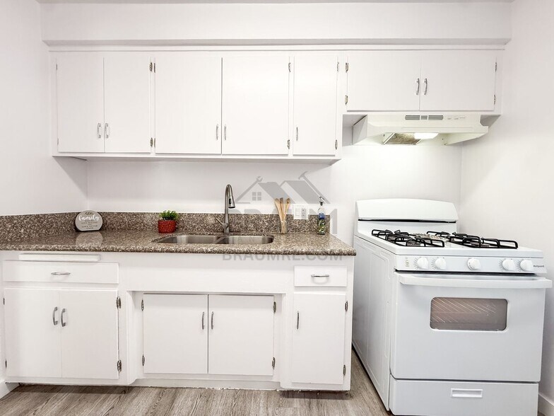 Building Photo - 5433 Sepulveda Blvd