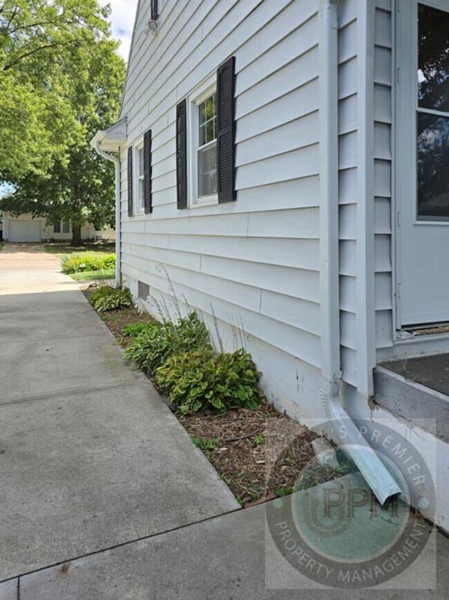 Building Photo - Beautiful 4 Bed 2 Bath Millard Home