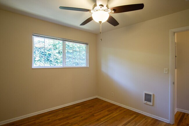 Building Photo - John's Landing 2Bdr in Garden Setting W Garage Ready Early September!