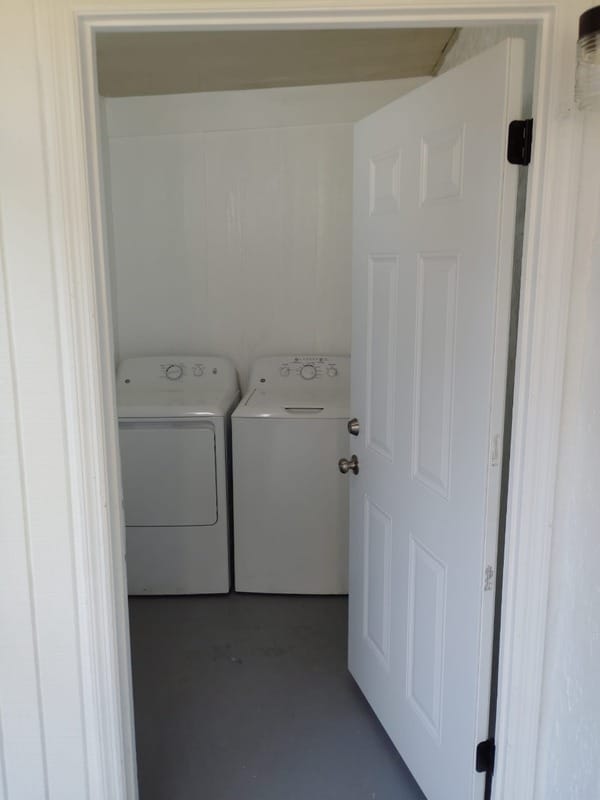Building Photo - 1729 Birchwood Cir