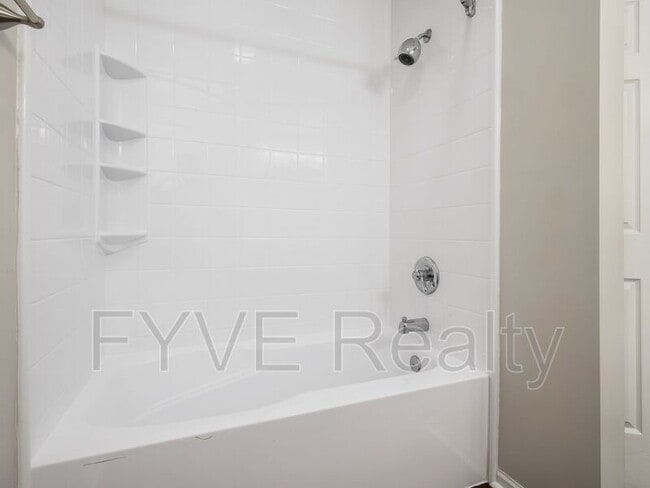 Building Photo - 2980 Glenloch Cir