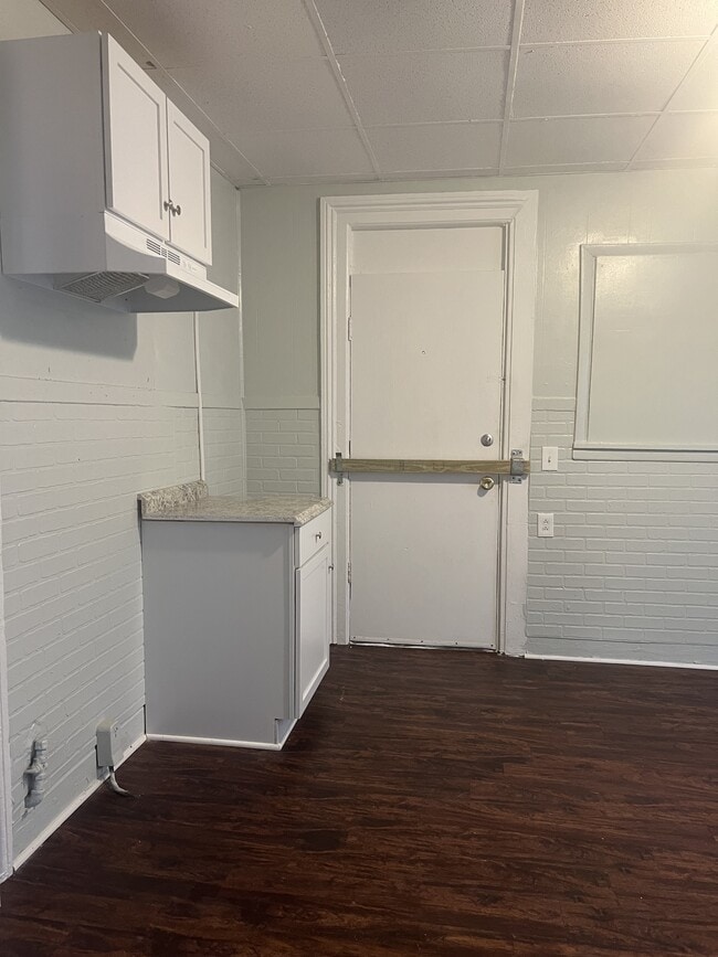 Building Photo - 367 Hawley St