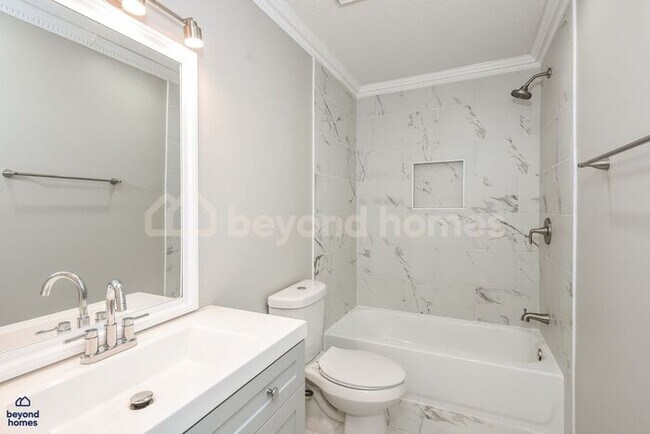 Building Photo - Beautiful 3-Bed + Bonus Room Home - Minutes from Downtown Chattanooga!