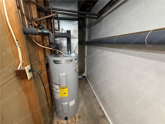 Building Photo - 2154 Willowgrove Ave