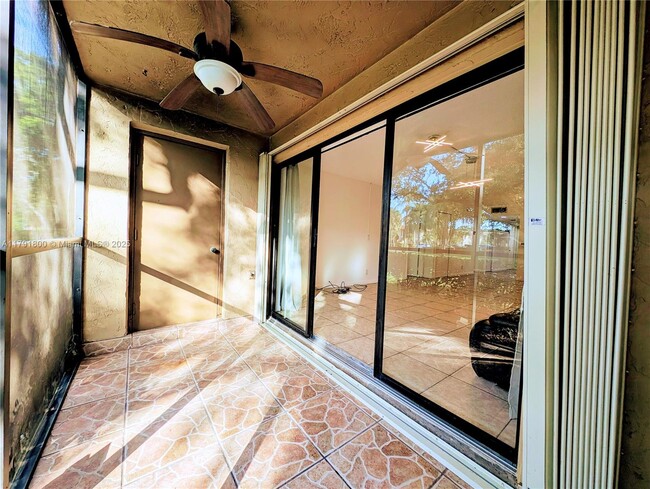 Building Photo - 310 Lakeview Dr