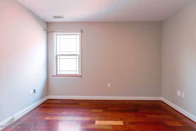 Building Photo - 3573 Warder St NW