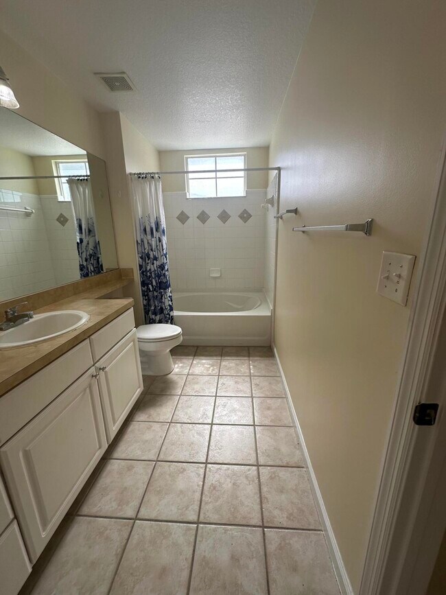 Building Photo - 9833 Baywinds Blvd
