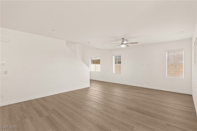 Building Photo - 478 Daphne Ter St