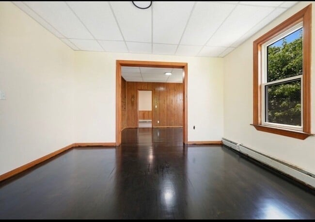 Building Photo - 628 S Almond St
