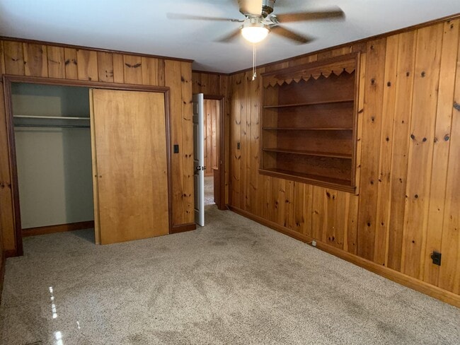 Building Photo - 5421 Pine St