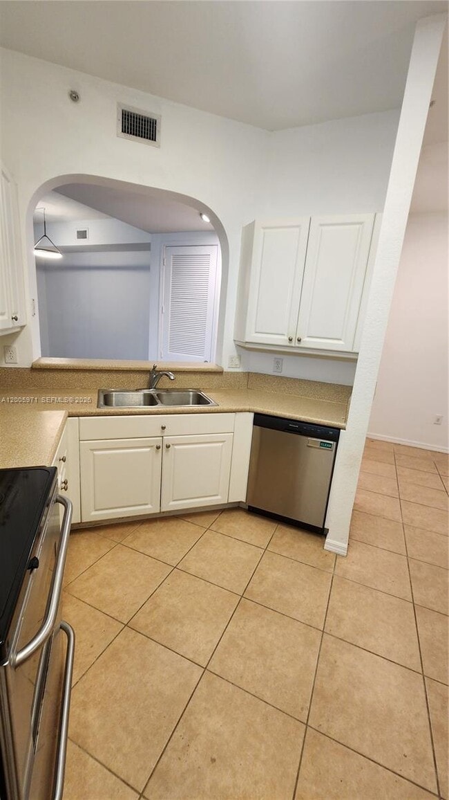 Building Photo - 3600 Oaks Clubhouse Dr