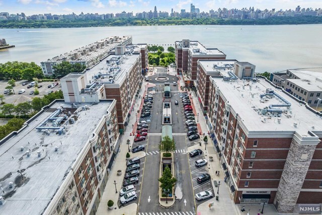 Building Photo - 509 River Rd