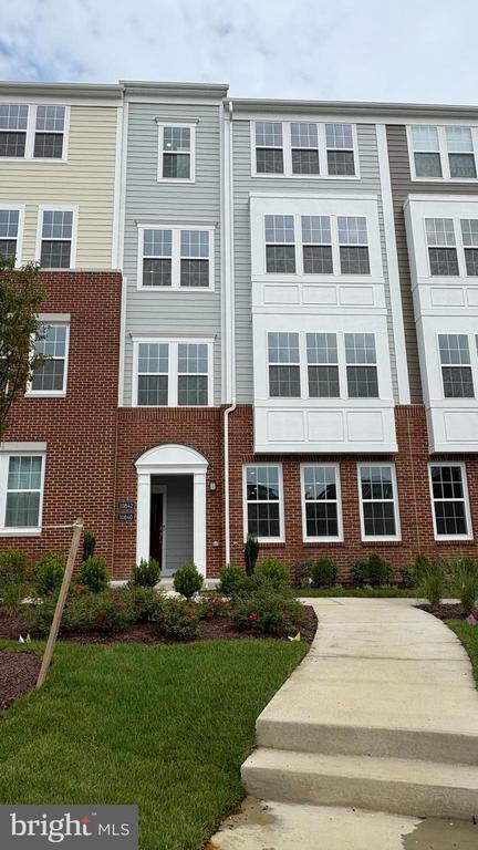 Building Photo - 10840 Cedar Ave
