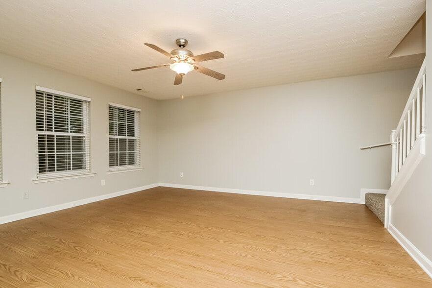 Building Photo - 340 Meadows Ln
