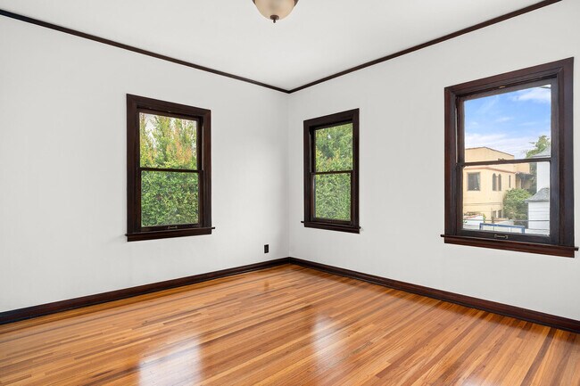 Building Photo - 407 N Orange Dr