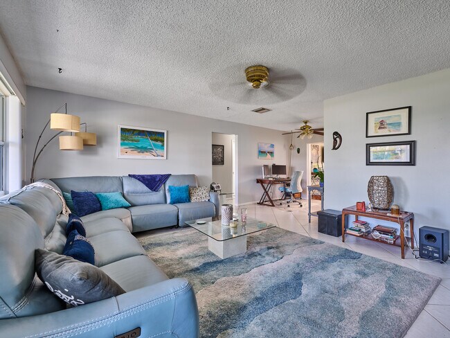 Building Photo - 519 SW 18th St