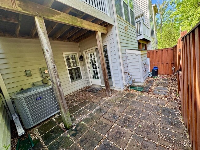 Building Photo - 9325 Cumbria Valley Dr