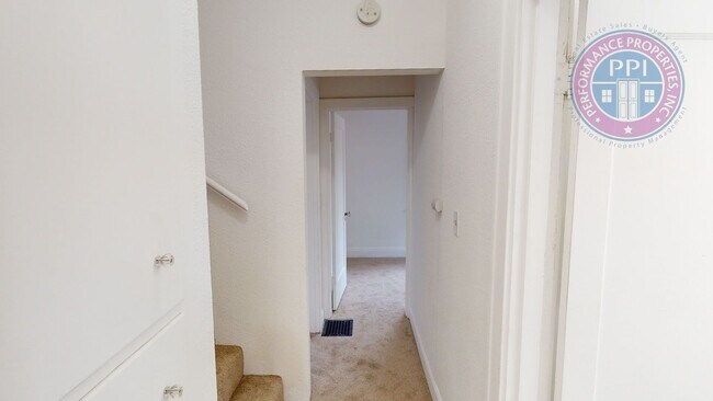 Building Photo - 43 Ladd St
