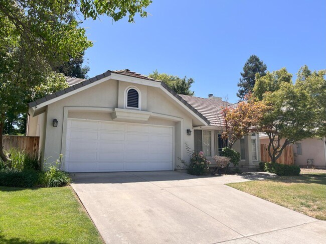 Primary Photo - 1247 E Le Parc Dr