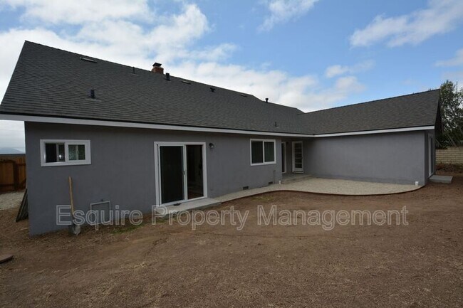 Building Photo - 283 Calle Higuera