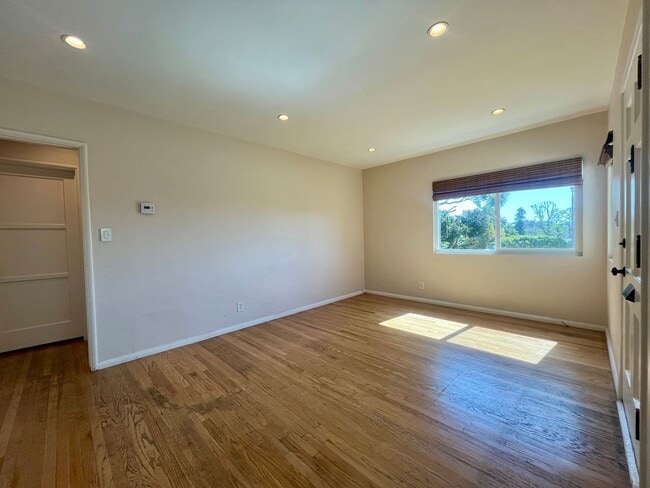 Building Photo - VISTA DEL ORO  3 BEDROOM HOUSE