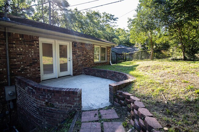 Building Photo - Renovated 5BR Home Minutes from Downtown Columbia | Two Full Kitchens + Fenced Yard ~ Available M...