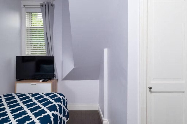 Building Photo - 22 Thurman St