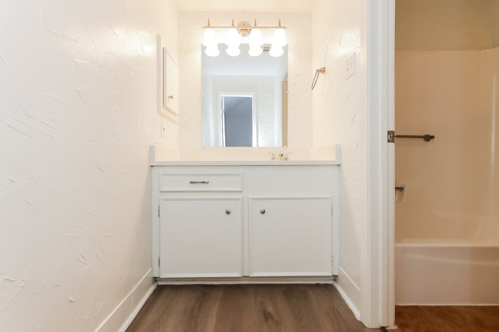 Building Photo - 2118 Maple Cir