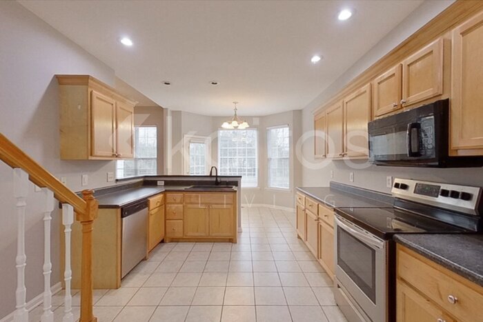 Building Photo - 605 Sophia Ct