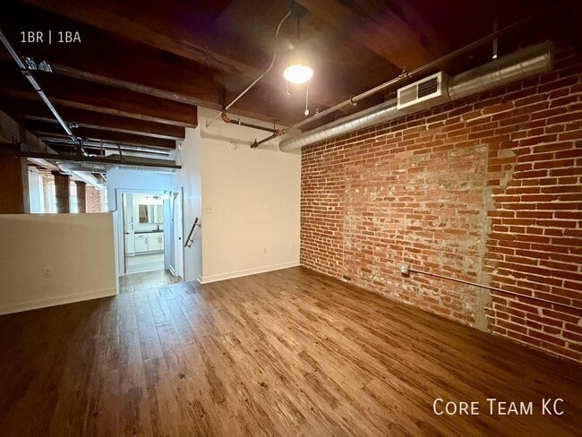 Building Photo - 204 Walnut St