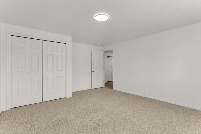 Building Photo - Spacious 5 Bed Kaysville Home with 3-Car Garage