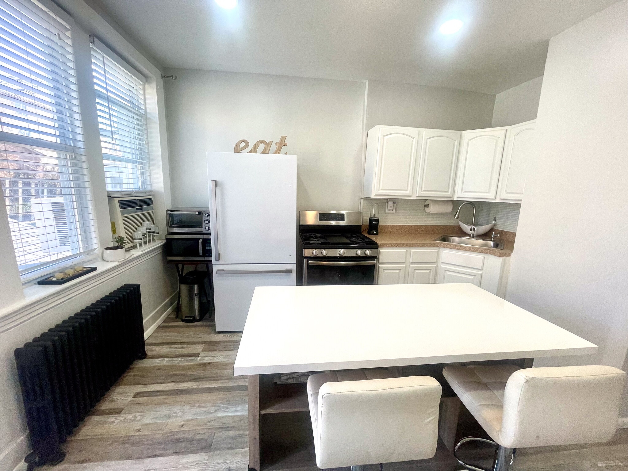 Building Photo - 80 Malcolm Ave