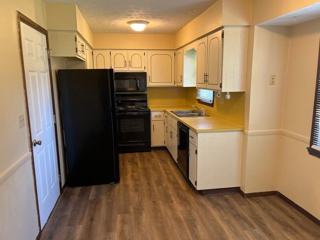 Building Photo - Welcome Home