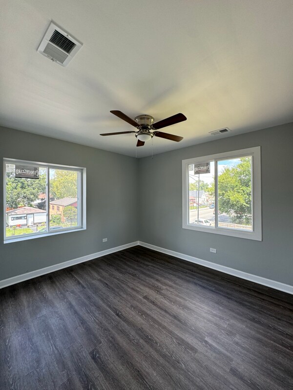 Building Photo - 7141 S Damen Ave