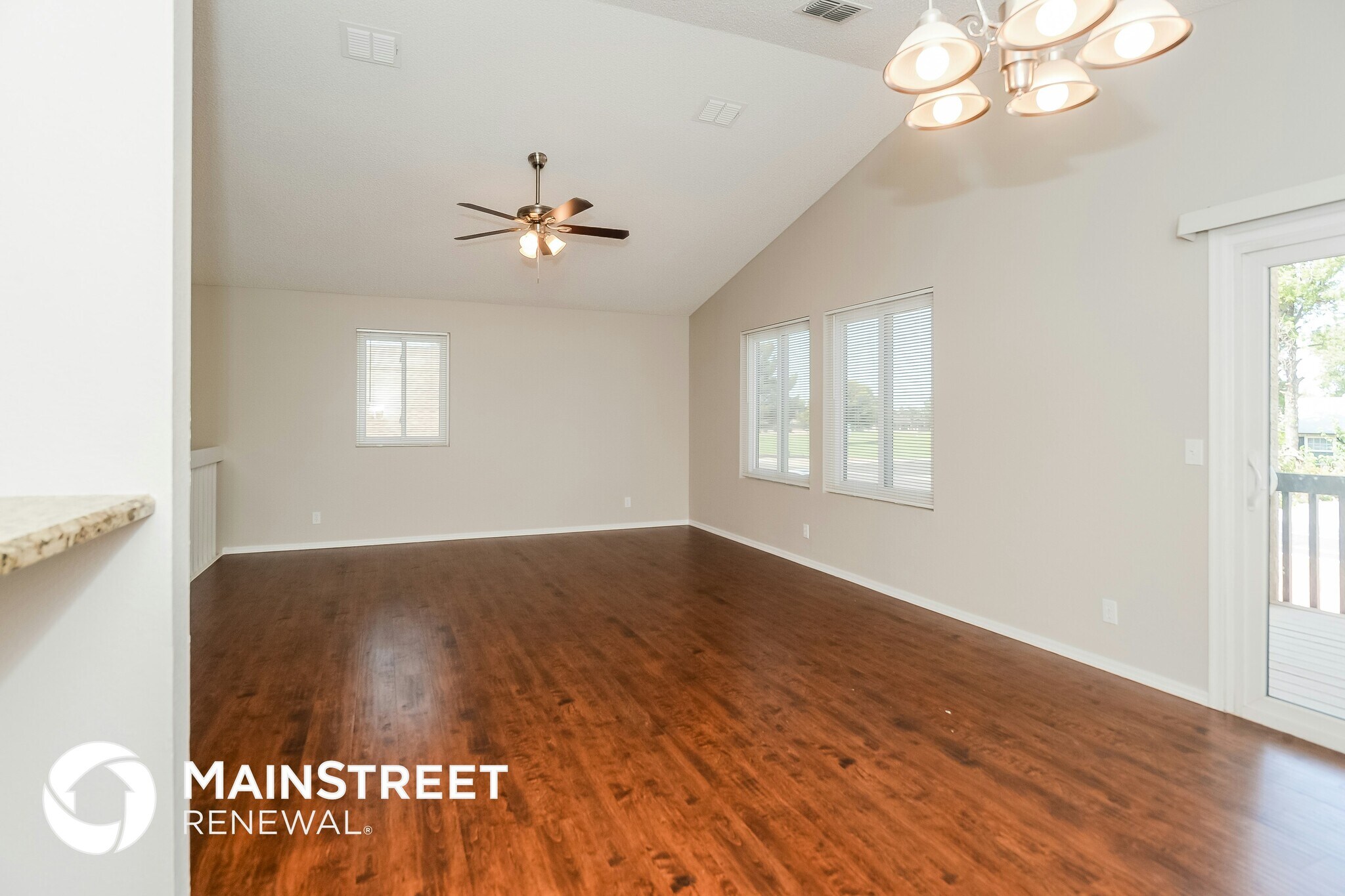 Building Photo - 921 S Val Vista Dr