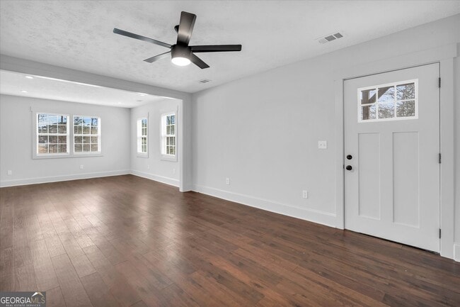 Building Photo - 713 N Lakeshore Dr