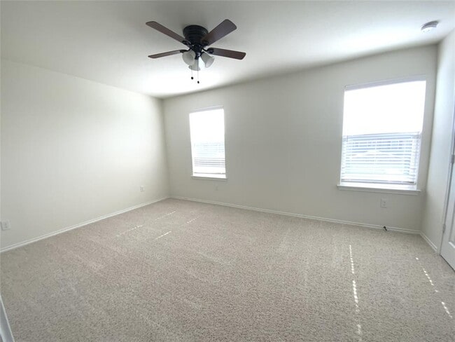Building Photo - 908 Solitude Dr