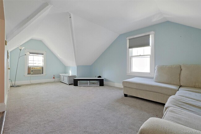 Building Photo - 105 S Broadway